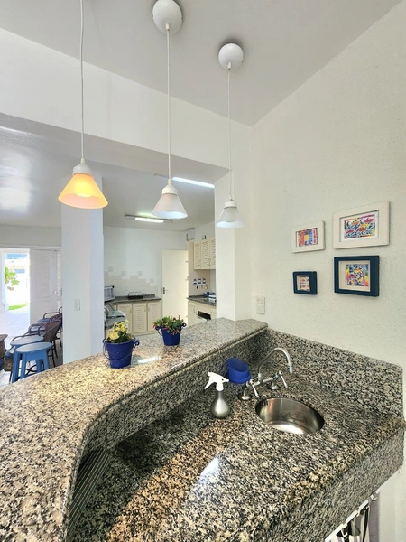 Casa com 3 dormitórios (1 suíte) a 200 metros do mar, com pátio e churrasqueira: 8ª foto da galeria de imagens do imóvel