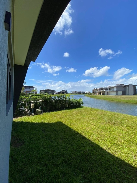 Casa moderna com 4 suítes e alto padrão de acabamento em terreno amplo: 6ª foto da galeria de imagens do imóvel