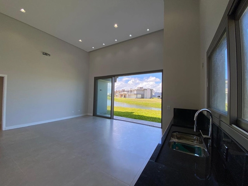 Casa moderna com 4 suítes e alto padrão de acabamento em terreno amplo: 11ª foto da galeria de imagens do imóvel