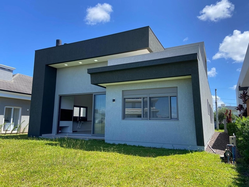 Casa moderna com 4 suítes e alto padrão de acabamento em terreno amplo: 2ª foto da galeria de imagens do imóvel