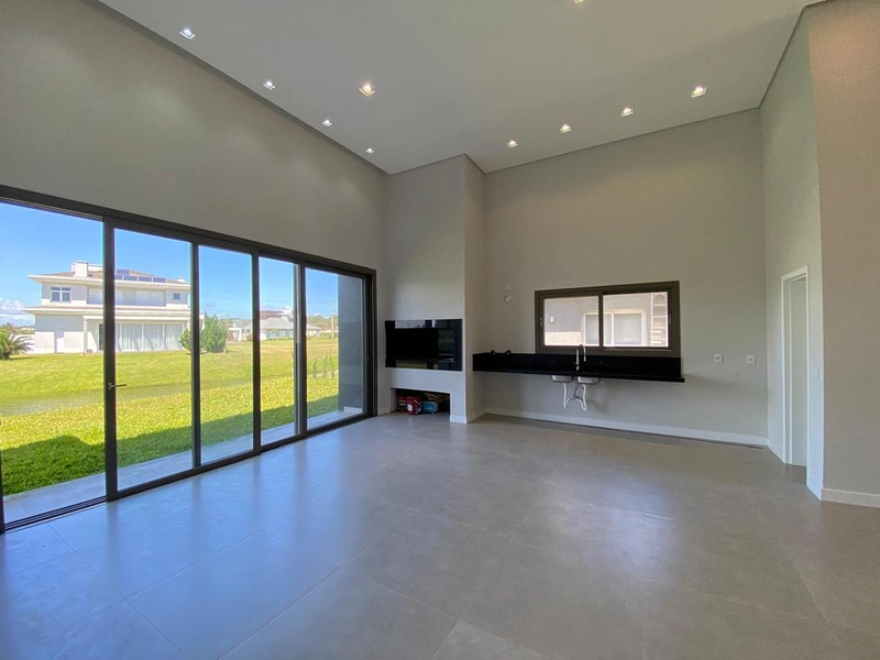 Casa moderna com 4 suítes e alto padrão de acabamento em terreno amplo: 8ª foto da galeria de imagens do imóvel