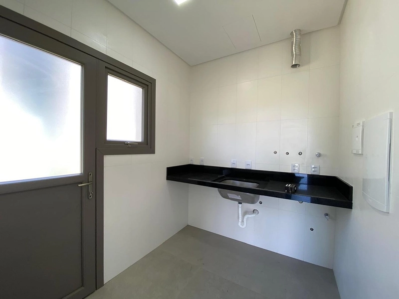 Casa moderna com 4 suítes e alto padrão de acabamento em terreno amplo: 12ª foto da galeria de imagens do imóvel