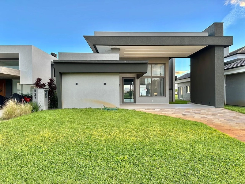 Casa moderna com 4 suítes e alto padrão de acabamento em terreno amplo: 1ª foto da galeria de imagens do imóvel