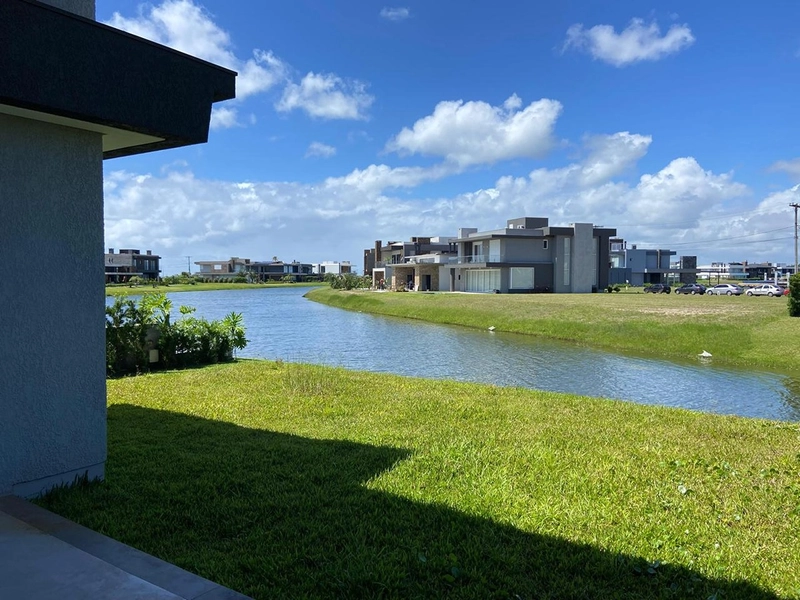 Casa moderna com 4 suítes e alto padrão de acabamento em terreno amplo: 7ª foto da galeria de imagens do imóvel