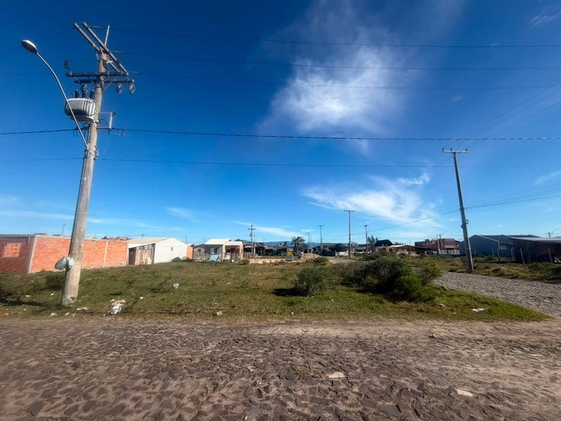 Terreno à Venda em Capão Novo: 1ª foto da galeria de imagens do imóvel