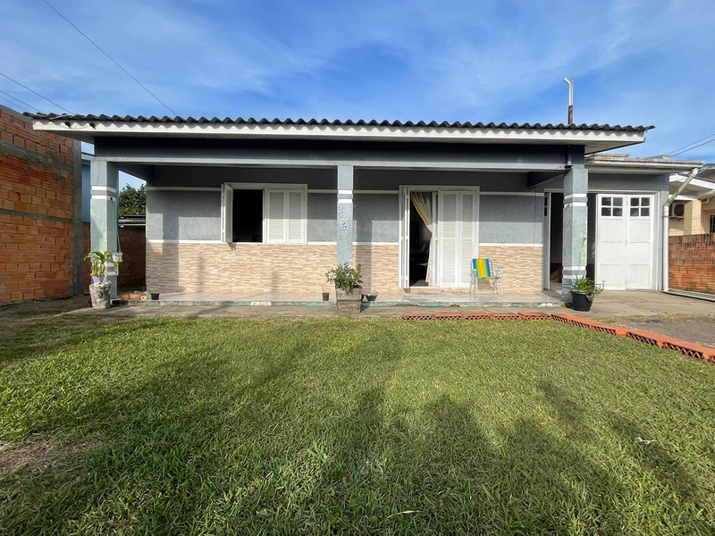 Casa mobiliada com amplo pátio em Capão Novo – Ideal para moradia ou investimento: 1ª foto da galeria de imagens do imóvel