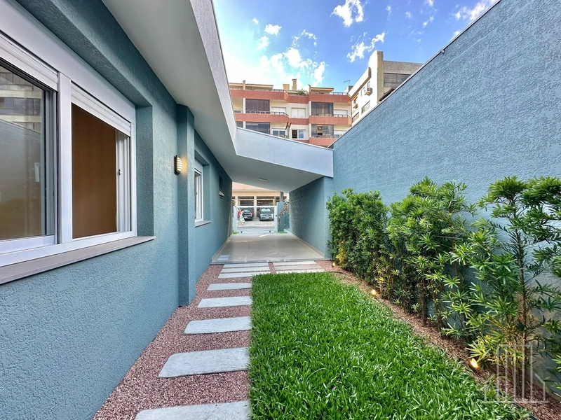 LINDÍSSIMA CASA À VENDA NO BAIRRO ZONA NOVA EM CAPÃO DA CANOA: 4ª foto da galeria de imagens do imóvel