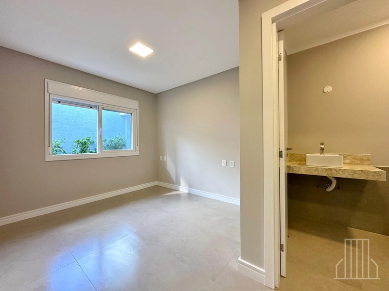 LINDÍSSIMA CASA À VENDA NO BAIRRO ZONA NOVA EM CAPÃO DA CANOA: 15ª foto da galeria de imagens do imóvel