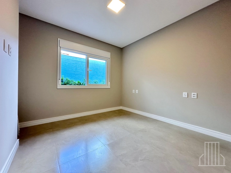 LINDÍSSIMA CASA À VENDA NO BAIRRO ZONA NOVA EM CAPÃO DA CANOA: 16ª foto da galeria de imagens do imóvel