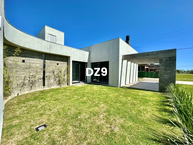 CASA COM 4 SUITES: 17ª foto da galeria de imagens do imóvel