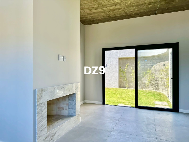 CASA COM 4 SUITES: 12ª foto da galeria de imagens do imóvel