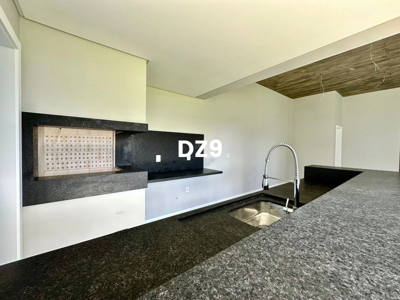 CASA COM 4 SUITES: 6ª foto da galeria de imagens do imóvel