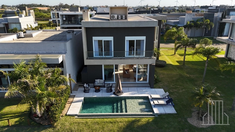 EXCLUSIVA CASA MODERNA À VENDA EM CONDOMÍNIO FECHADO!: 3ª foto da galeria de imagens do imóvel