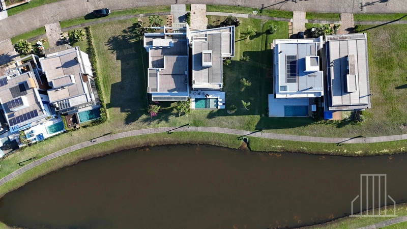 EXCLUSIVA CASA MODERNA À VENDA EM CONDOMÍNIO FECHADO!: 1ª foto da galeria de imagens do imóvel