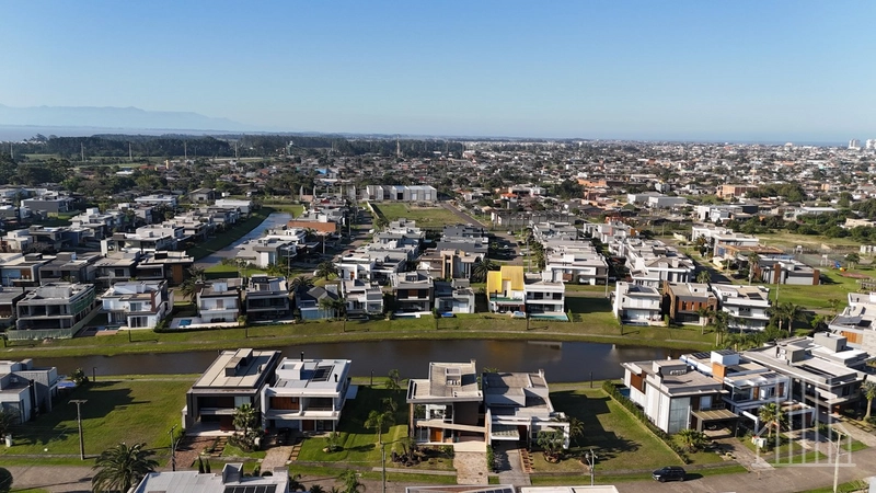 EXCLUSIVA CASA MODERNA À VENDA EM CONDOMÍNIO FECHADO!: 2ª foto da galeria de imagens do imóvel