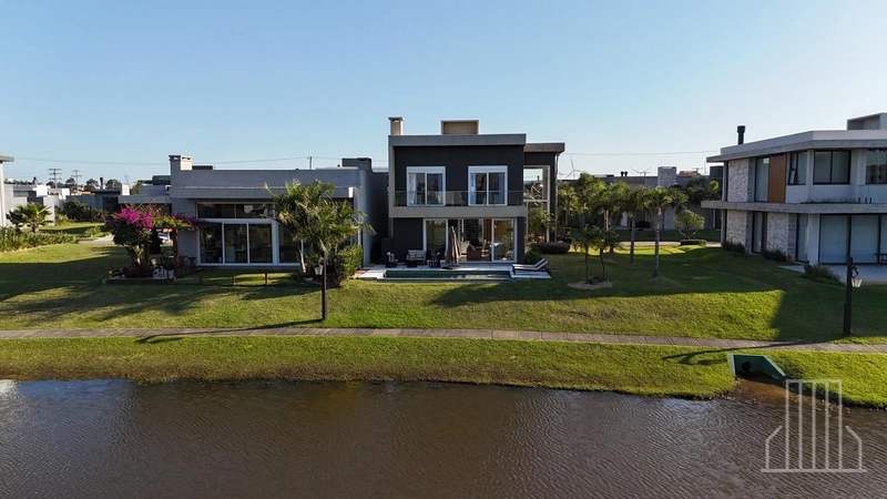 EXCLUSIVA CASA MODERNA À VENDA EM CONDOMÍNIO FECHADO!: 5ª foto da galeria de imagens do imóvel