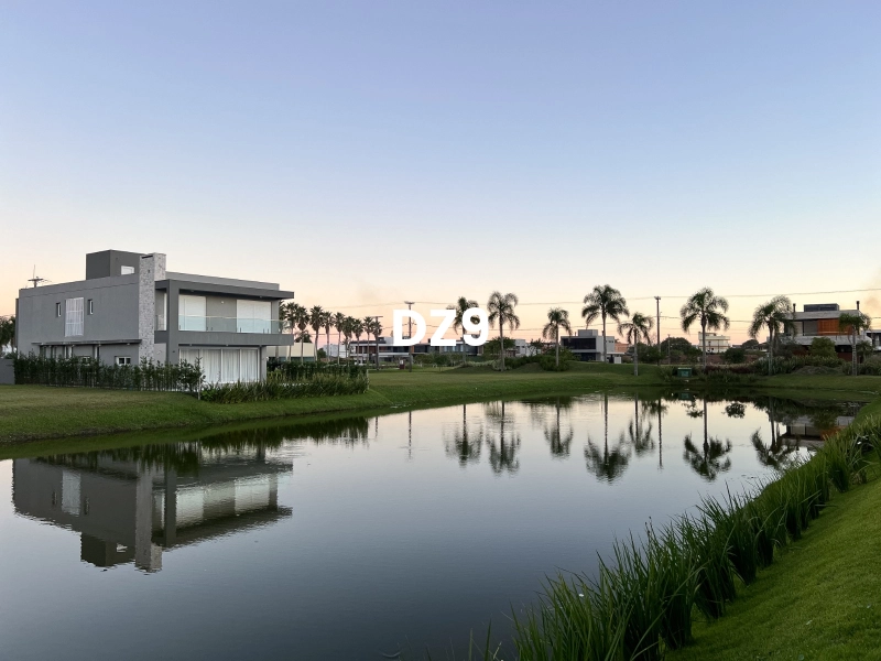 BELÍSSIMA CASA BEIRA LAGO TÉRREA EM DOIS TERRENOS EM TORRES!: 6ª foto da galeria de imagens do imóvel