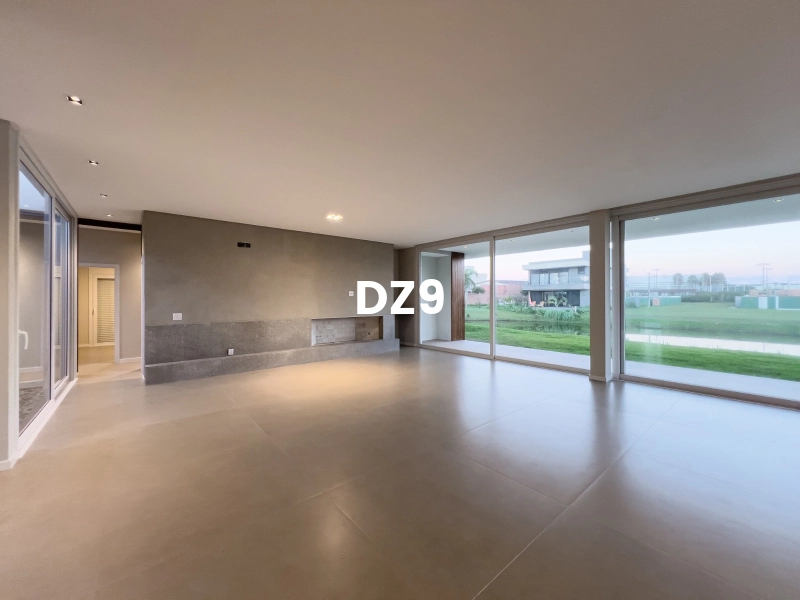 BELÍSSIMA CASA BEIRA LAGO TÉRREA EM DOIS TERRENOS EM TORRES!: 1ª foto da galeria de imagens do imóvel