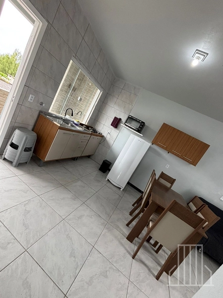 CASA PARA ALUGUEL DE TEMPORADA EM CAPÃO NOVO: 2ª foto da galeria de imagens do imóvel