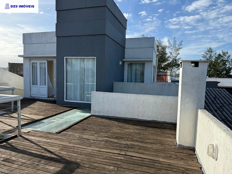 DESLUMBRANTE SOBRADO A UMA QUADRA DO MAR EM CAPÃO DA CANOA: 24ª foto da galeria de imagens do imóvel