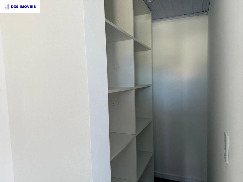 DESLUMBRANTE SOBRADO A UMA QUADRA DO MAR EM CAPÃO DA CANOA: 22ª foto da galeria de imagens do imóvel