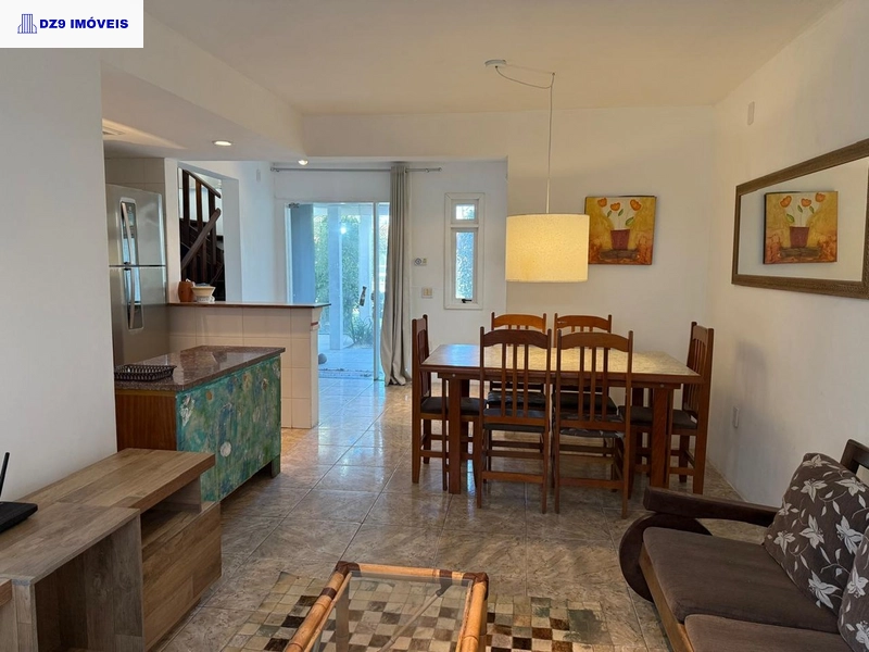 DESLUMBRANTE SOBRADO A UMA QUADRA DO MAR EM CAPÃO DA CANOA: 15ª foto da galeria de imagens do imóvel