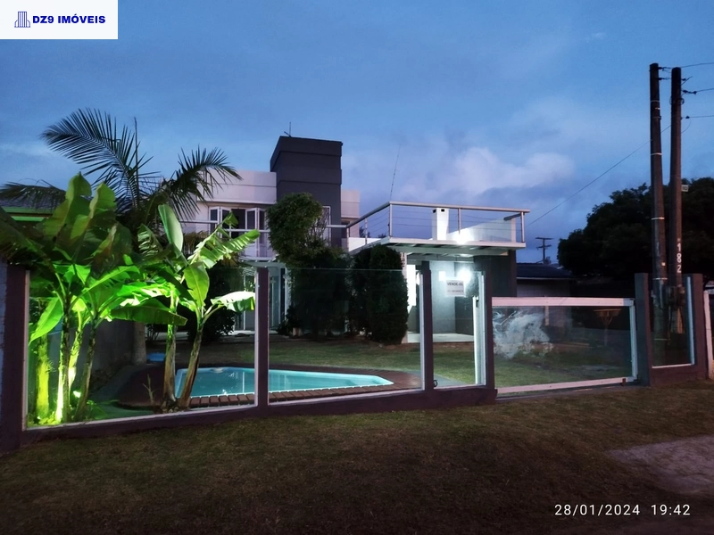 DESLUMBRANTE SOBRADO A UMA QUADRA DO MAR EM CAPÃO DA CANOA: 6ª foto da galeria de imagens do imóvel