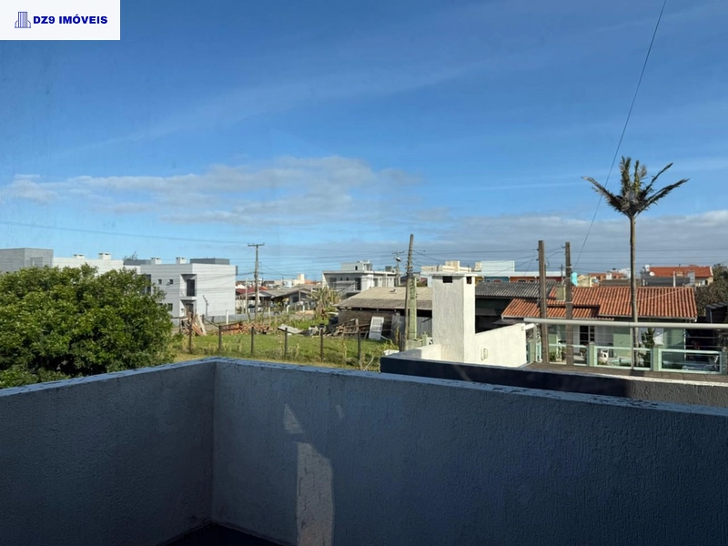 DESLUMBRANTE SOBRADO A UMA QUADRA DO MAR EM CAPÃO DA CANOA: 18ª foto da galeria de imagens do imóvel