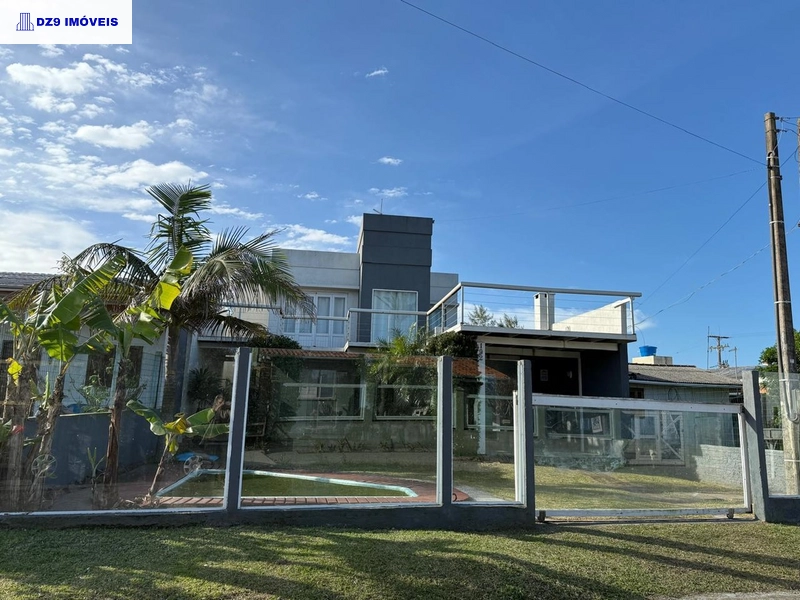 DESLUMBRANTE SOBRADO A UMA QUADRA DO MAR EM CAPÃO DA CANOA: 10ª foto da galeria de imagens do imóvel
