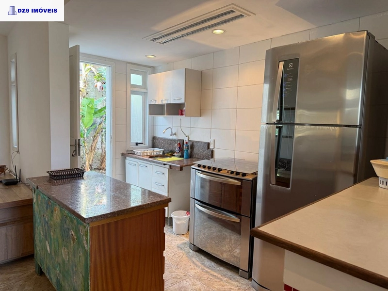 DESLUMBRANTE SOBRADO A UMA QUADRA DO MAR EM CAPÃO DA CANOA: 14ª foto da galeria de imagens do imóvel