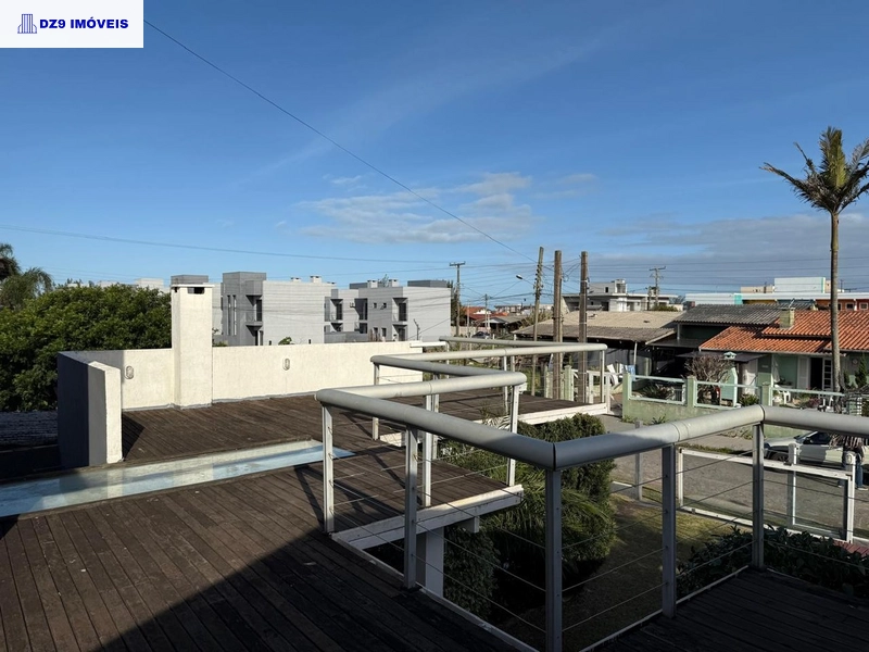 DESLUMBRANTE SOBRADO A UMA QUADRA DO MAR EM CAPÃO DA CANOA: 23ª foto da galeria de imagens do imóvel