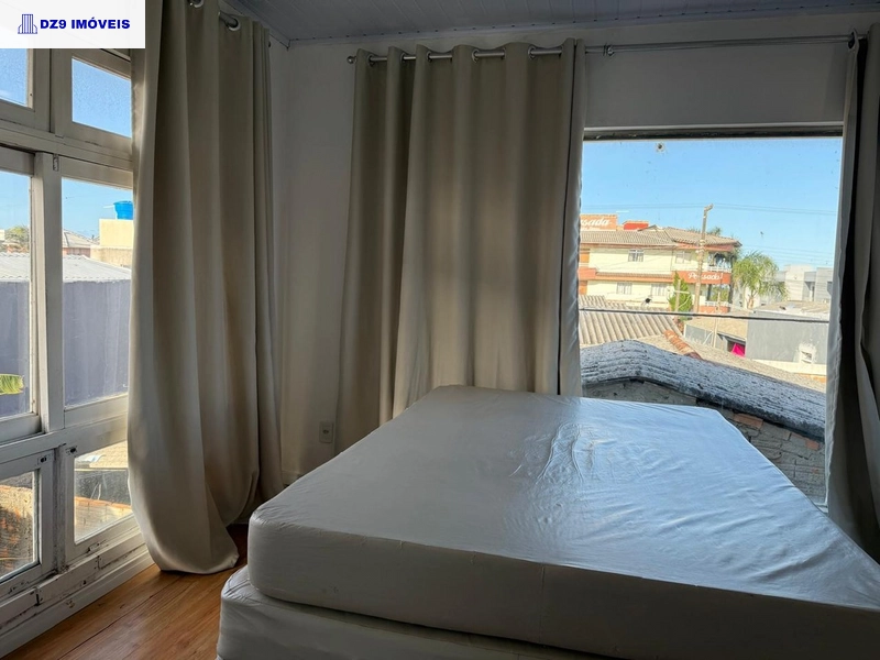 DESLUMBRANTE SOBRADO A UMA QUADRA DO MAR EM CAPÃO DA CANOA: 21ª foto da galeria de imagens do imóvel