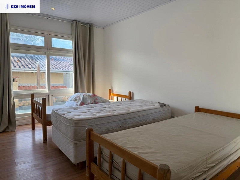 DESLUMBRANTE SOBRADO A UMA QUADRA DO MAR EM CAPÃO DA CANOA: 20ª foto da galeria de imagens do imóvel