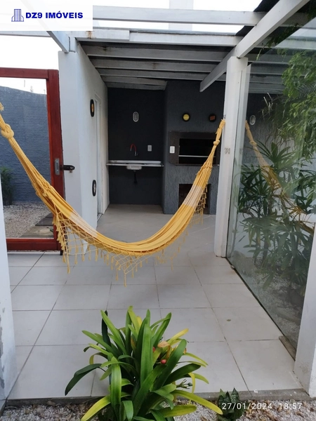 DESLUMBRANTE SOBRADO A UMA QUADRA DO MAR EM CAPÃO DA CANOA: 8ª foto da galeria de imagens do imóvel