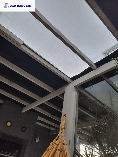 DESLUMBRANTE SOBRADO A UMA QUADRA DO MAR EM CAPÃO DA CANOA: 1ª foto da galeria de imagens do imóvel