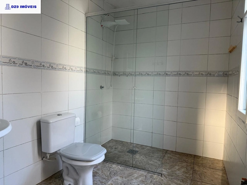 DESLUMBRANTE SOBRADO A UMA QUADRA DO MAR EM CAPÃO DA CANOA: 9ª foto da galeria de imagens do imóvel