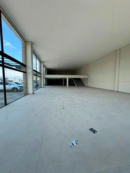 Amplo Espaço Comercial com Mezanino e Pé-Direito Duplo: 9ª foto da galeria de imagens do imóvel