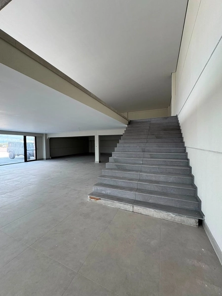 Amplo Espaço Comercial com Mezanino e Pé-Direito Duplo: 8ª foto da galeria de imagens do imóvel