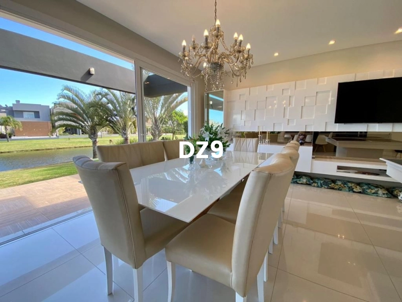 CASA COM 4 DORMITÓRIOS EM CONDOMINIO: 3ª foto da galeria de imagens do imóvel