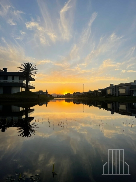 MARAVILHOSA CASA EM CONSTRUÇÃO NO CONDOMÍNIO RIVIERA EM XANGRI-LÁ: 7ª foto da galeria de imagens do imóvel