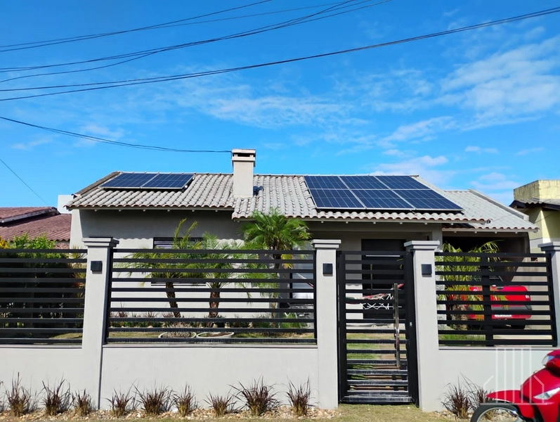 CASA MODERNA A VENDA EM CAPÃO NOVO!: 2ª foto da galeria de imagens do imóvel