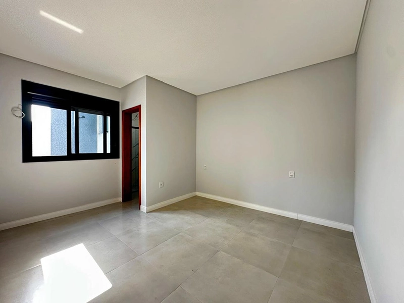 Casa de 3 Dormitórios com Suíte, Pátio Amplo e a 500m do Mar: 8ª foto da galeria de imagens do imóvel