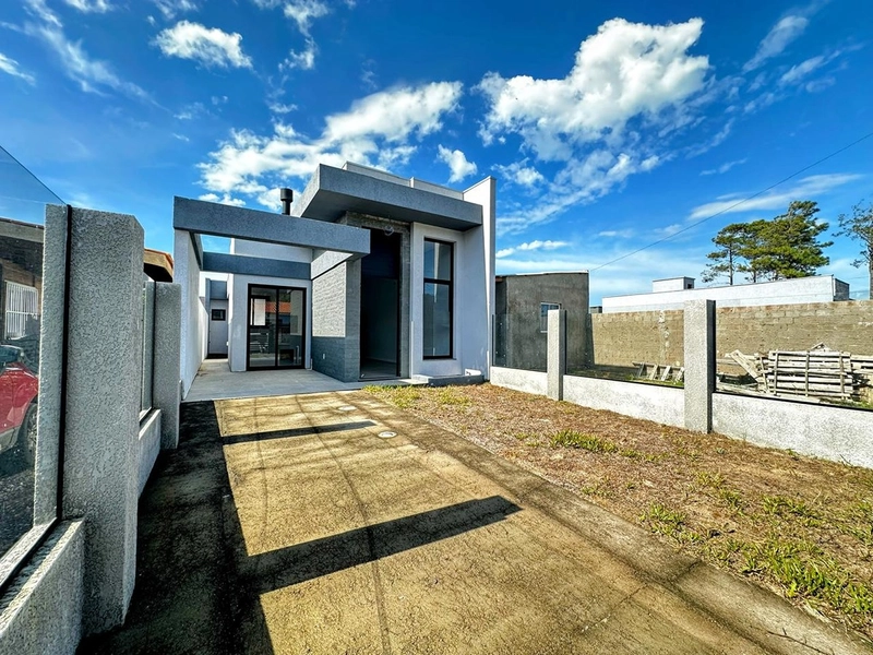 Casa de 3 Dormitórios com Suíte, Pátio Amplo e a 500m do Mar: 1ª foto da galeria de imagens do imóvel
