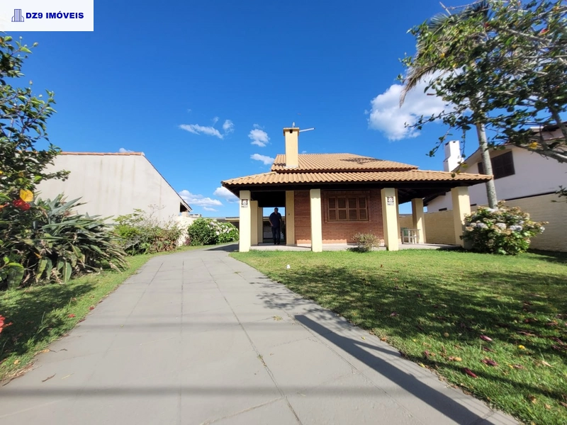 ENCANTADORA CASA ESTILO CHALÉ NA ZONA NOVA: 5ª foto da galeria de imagens do imóvel