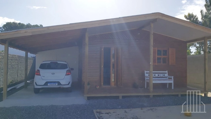 EXCELENTE CASA DE MADEIRA NO BAIRRO CAPÃO NOVO – VILLAGE!: 1ª foto da galeria de imagens do imóvel