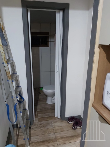 EXCELENTE CASA DE MADEIRA NO BAIRRO CAPÃO NOVO – VILLAGE!: 10ª foto da galeria de imagens do imóvel