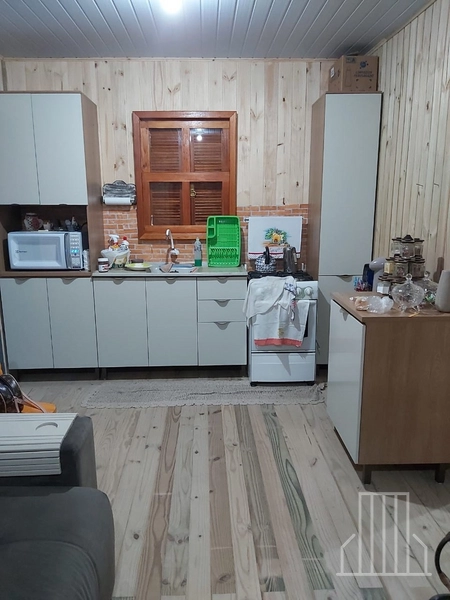 EXCELENTE CASA DE MADEIRA NO BAIRRO CAPÃO NOVO – VILLAGE!: 4ª foto da galeria de imagens do imóvel