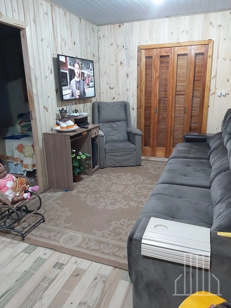 EXCELENTE CASA DE MADEIRA NO BAIRRO CAPÃO NOVO – VILLAGE!: 3ª foto da galeria de imagens do imóvel