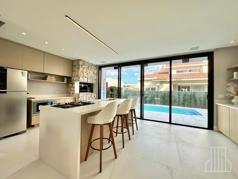 LINDA CASA DE ALTO PADRÃO NO CONDOMÍNIO BLUE EM XANGRI-LÁ: 8ª foto da galeria de imagens do imóvel