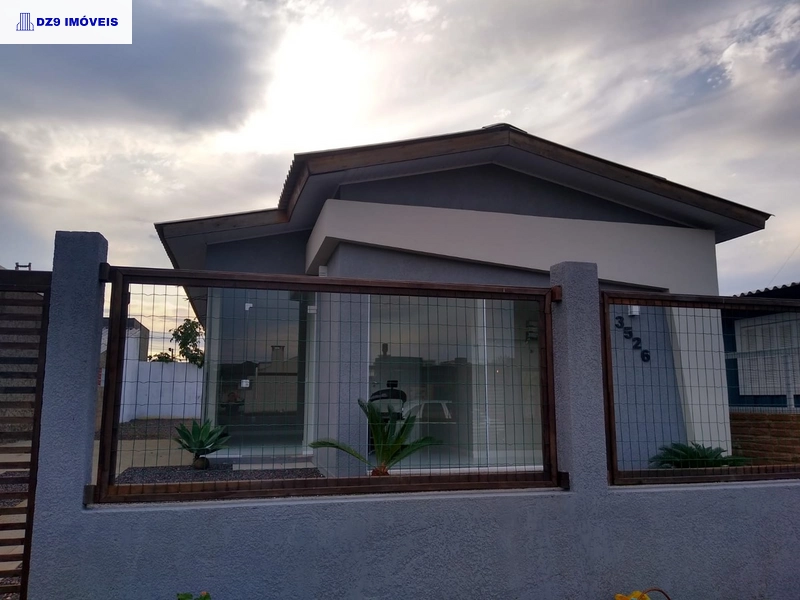 Casa próxima ao mar em Capão Novo – 2 dorms + sala comercial: 2ª foto da galeria de imagens do imóvel